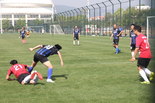 易建联9号球衣正式退役 阿联哽咽感谢所有球迷