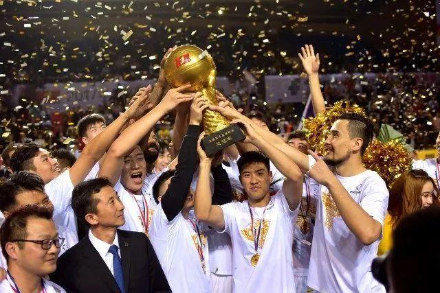 米切尔绝杀骑士7连胜送雄鹿5连败 绿军灭黄蜂